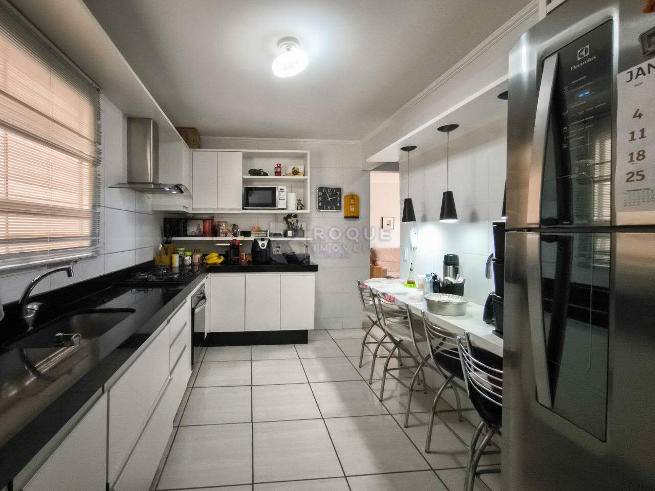 Apartamento à venda no bairro Jardim Ouro Verde: COZINHA