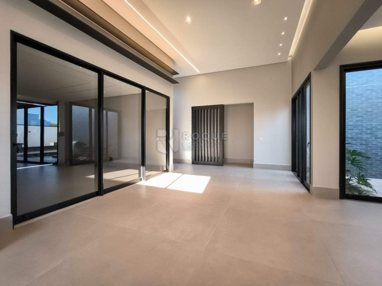 Casa em condomínio à venda no bairro Residencial Ilha de Bali: SALA DE ESTAR