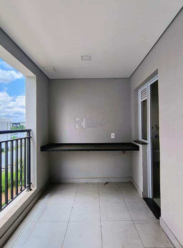 Apartamento para aluguel no bairro Jardim Santa Adélia: Sacada