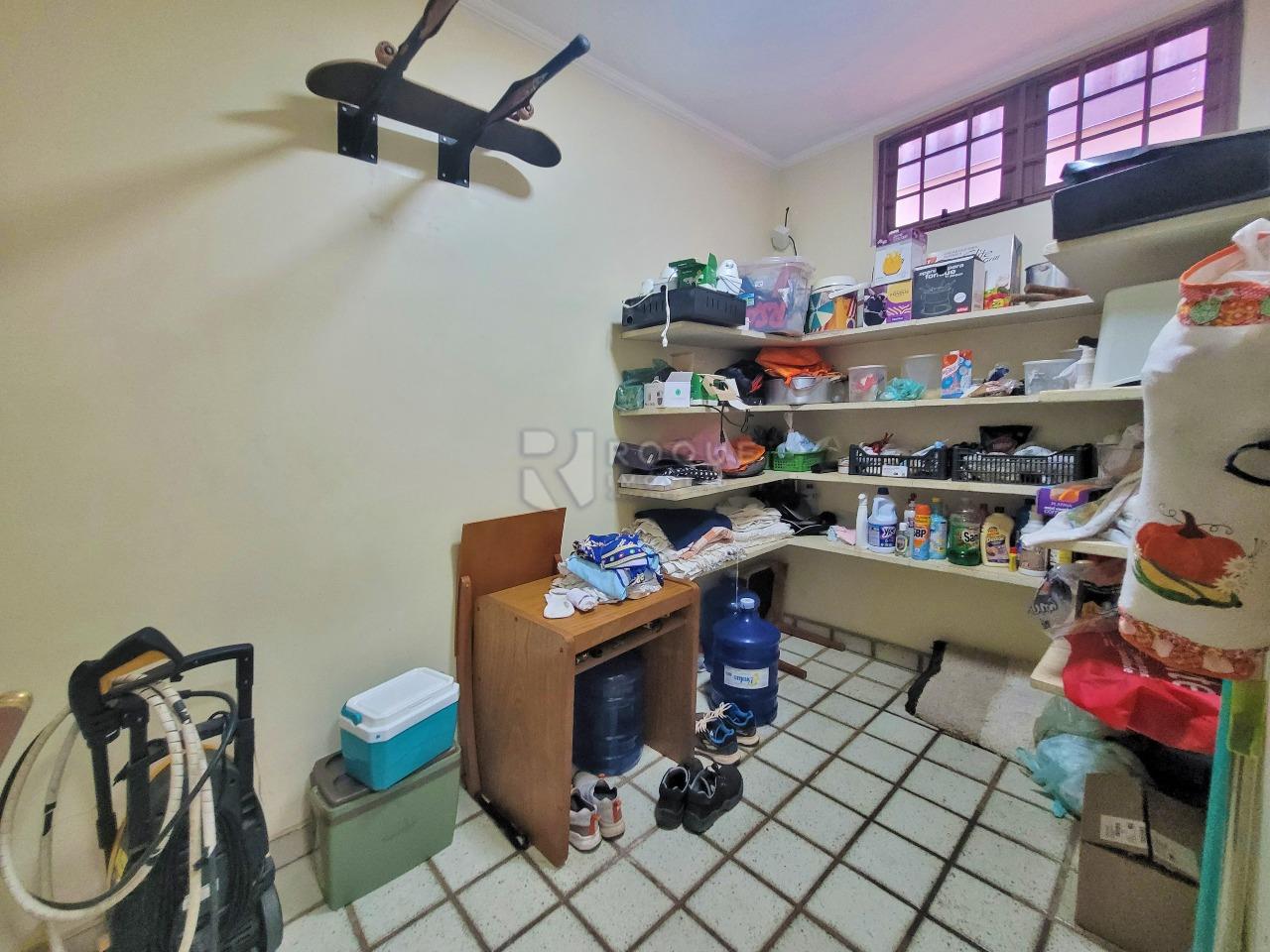 Casa Residencial à venda no bairro Jardim Santana: DESPENSA