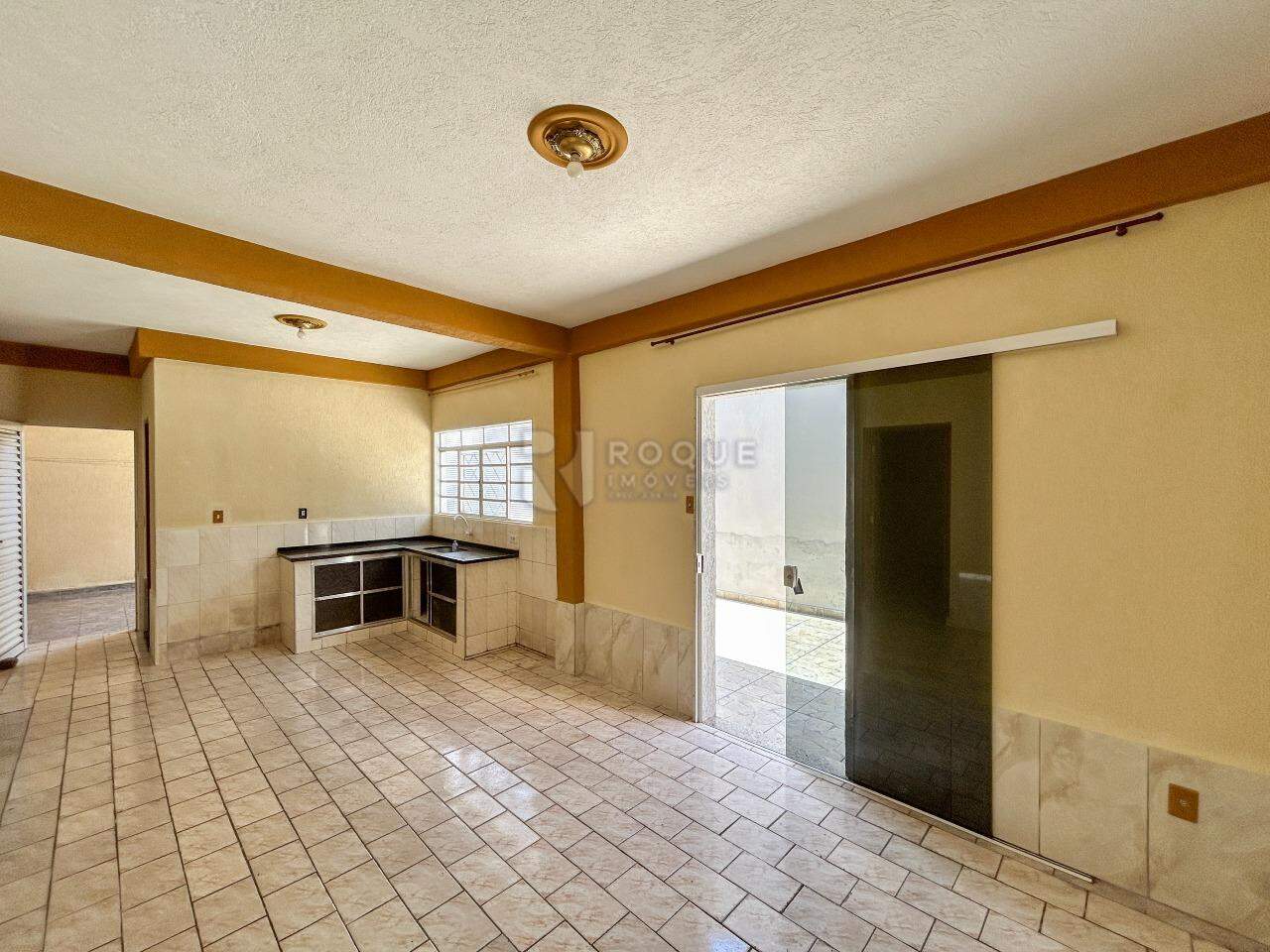 Casa Residencial para aluguel no bairro Parque Hippolyto: Sala / Cozinha 