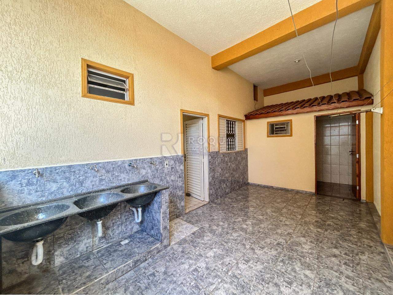 Casa Residencial para aluguel no bairro Parque Hippolyto: Área de serviço 