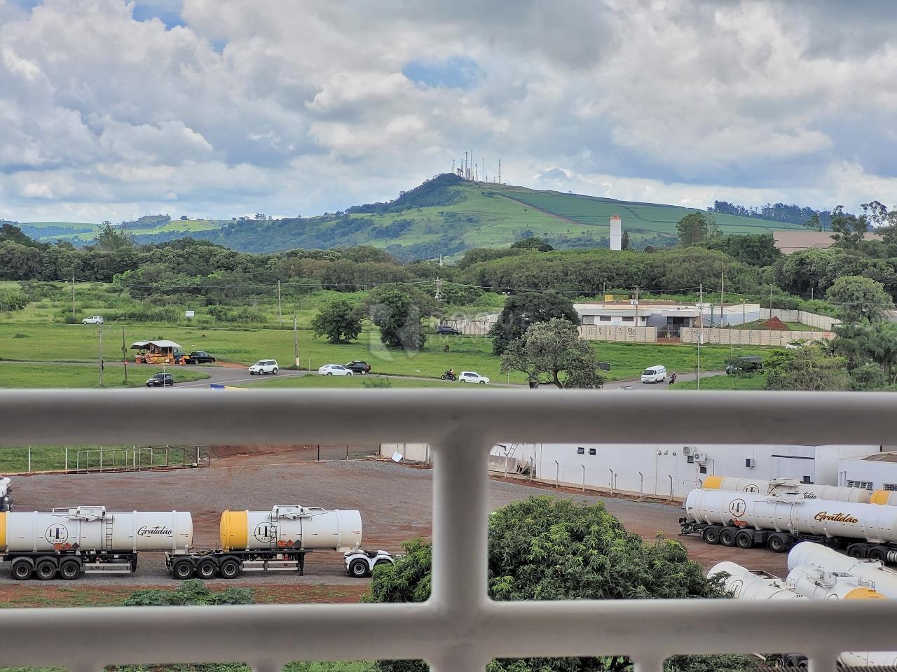 Apartamento à venda no bairro Chácaras Antonieta: VISTA VARANDA