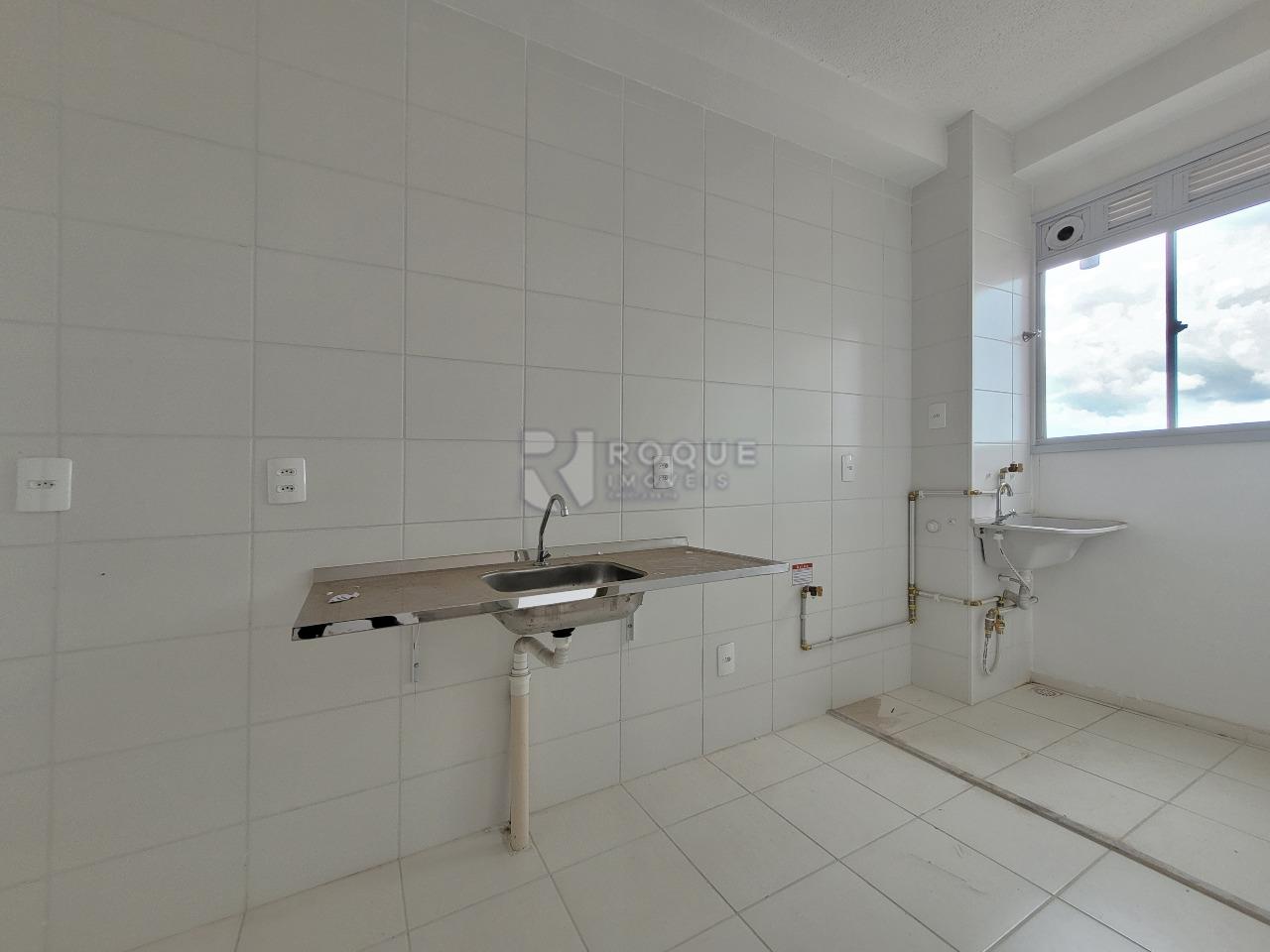 Apartamento à venda no bairro Chácaras Antonieta: COZINHA