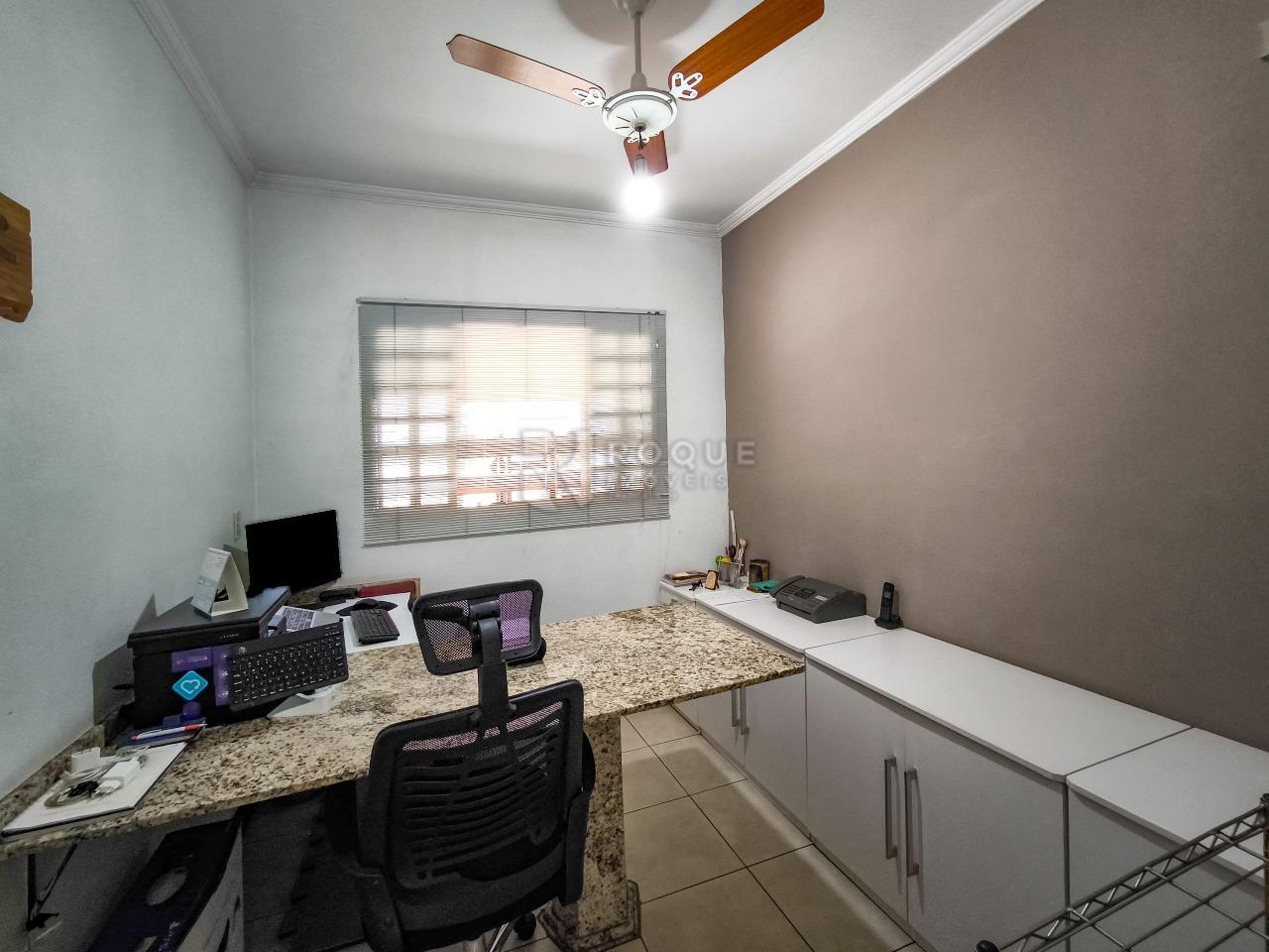 Casa Residencial à venda no bairro Jardim Mediterrâneo: ESCRITÓRIO