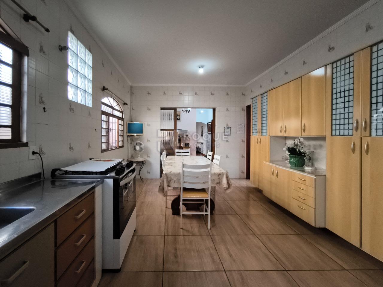 Casa Residencial à venda no bairro Vila Queiroz: COZINHA