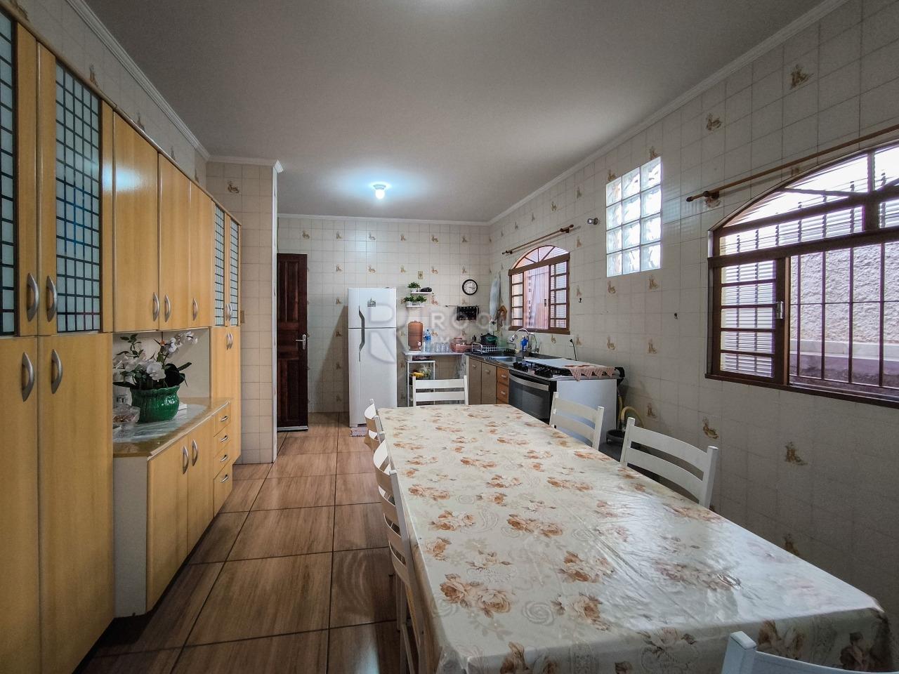 Casa Residencial à venda no bairro Vila Queiroz: COZINHA