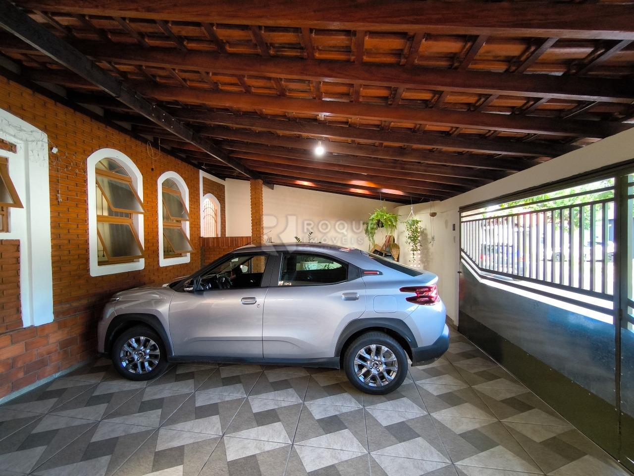 Casa Residencial à venda no bairro Vila Queiroz: GARAGEM