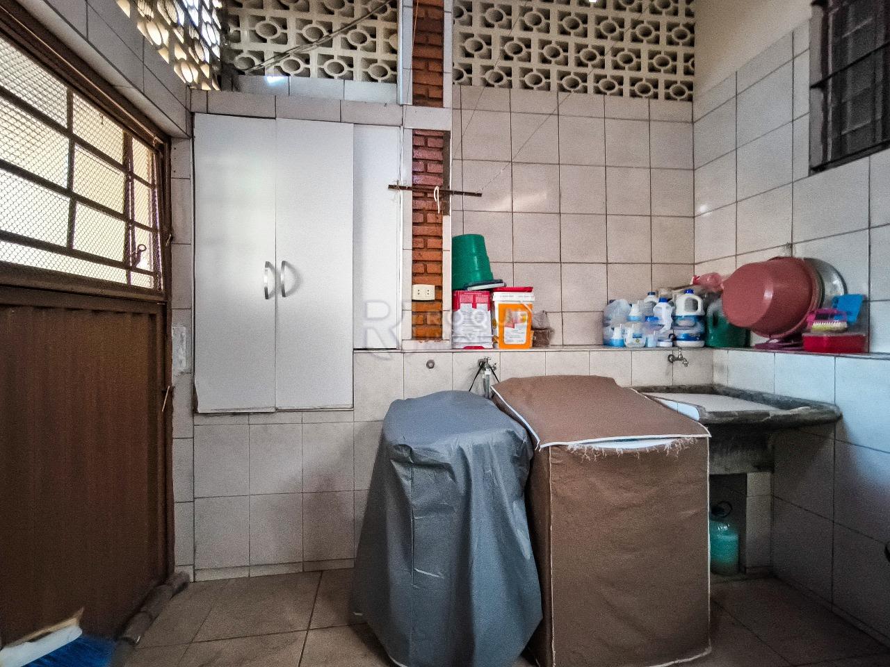 Casa Residencial à venda no bairro Vila Queiroz: LAVANDERIA