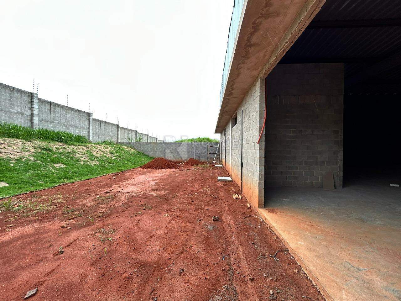 Barracão/Galpão para aluguel no bairro Condomínio Industrial Duas Barras: Fundo