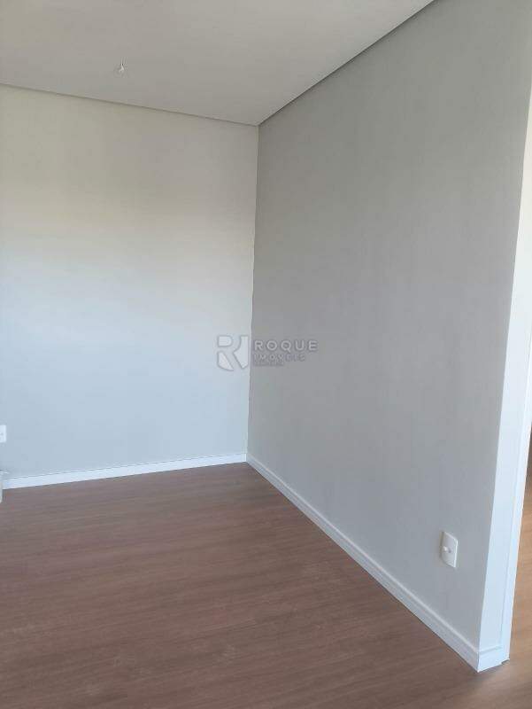 Apartamento à venda no bairro Chácaras Antonieta: Sala