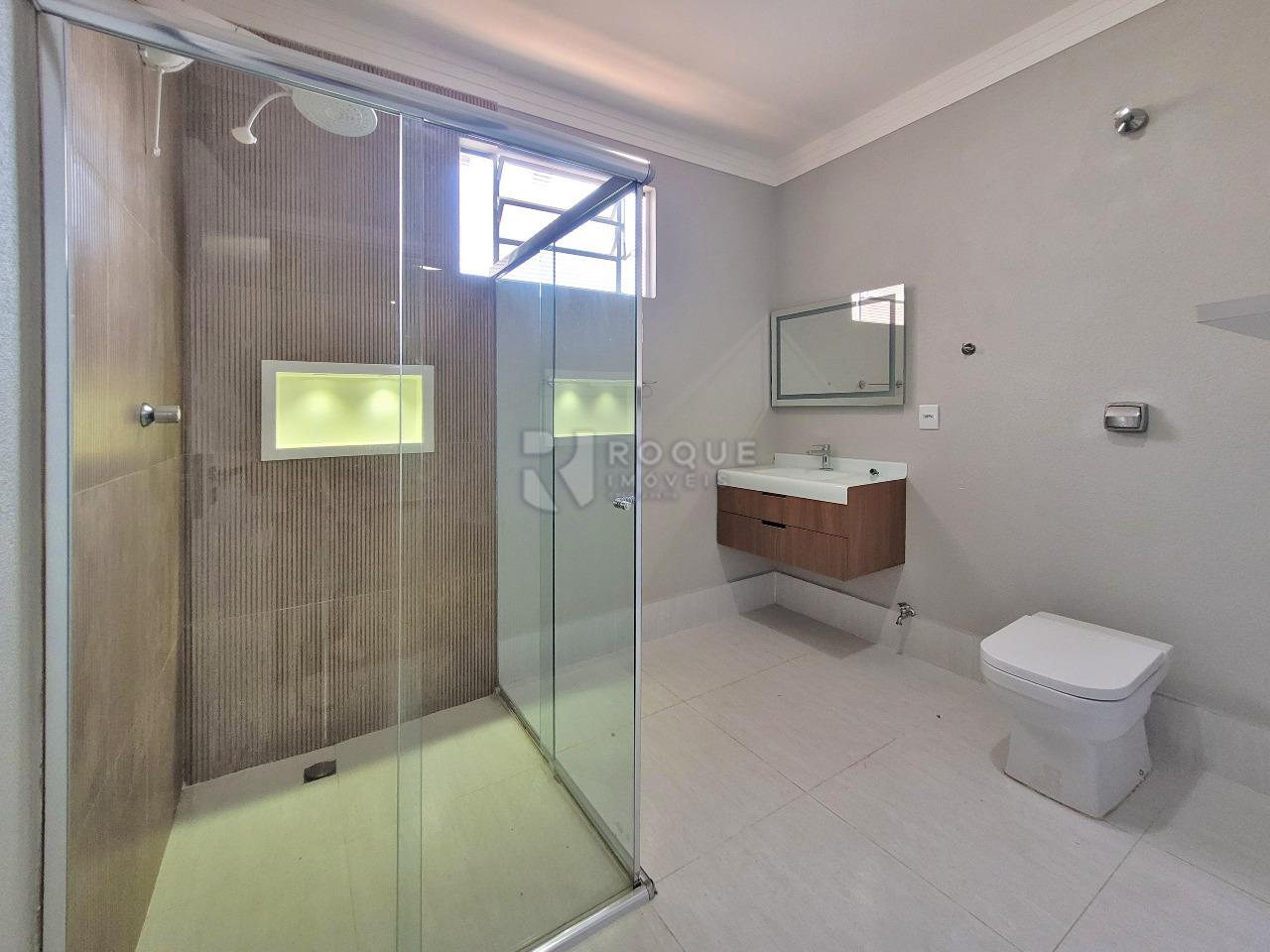 Casa Residencial à venda no bairro Jardim Caieira: BANHEIRO SUÍTE