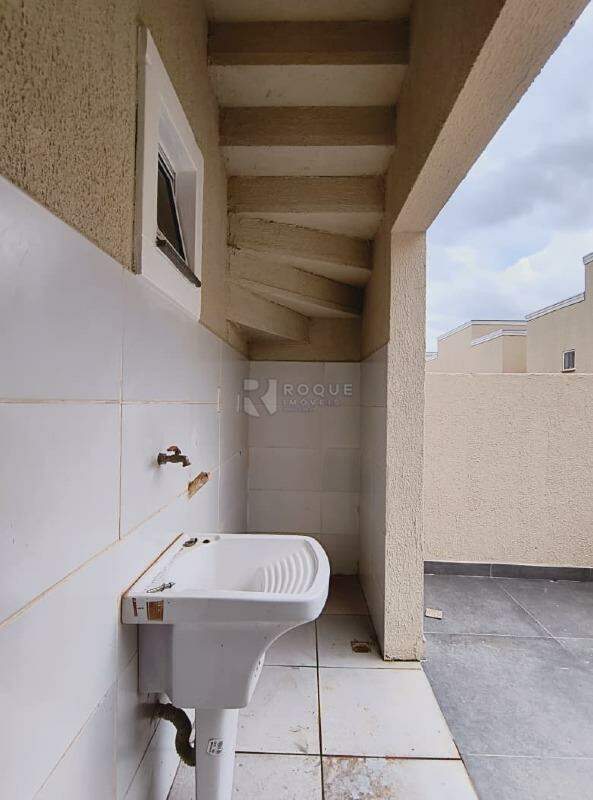 Casa em condomínio para aluguel no bairro Residencial Villaggio Mielli: Lavanderia