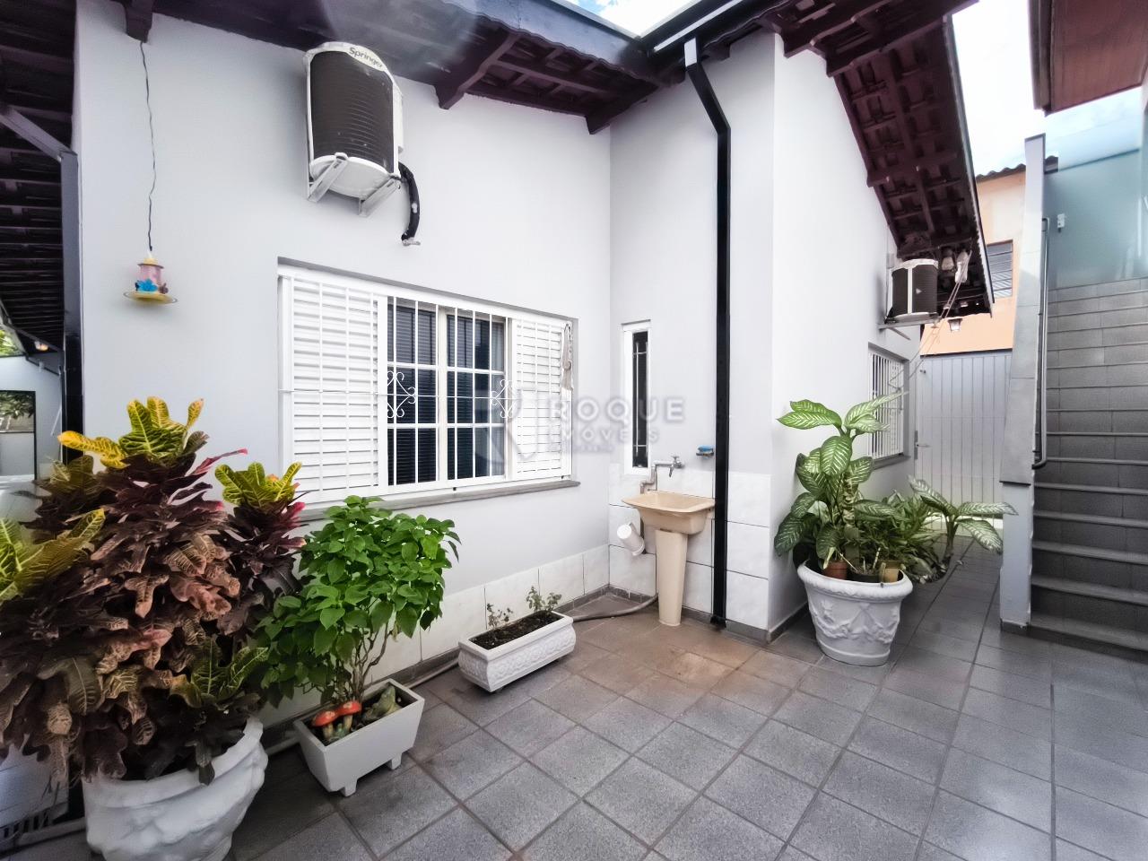 Casa Residencial à venda no bairro Jardim Montezuma: FUNDOS