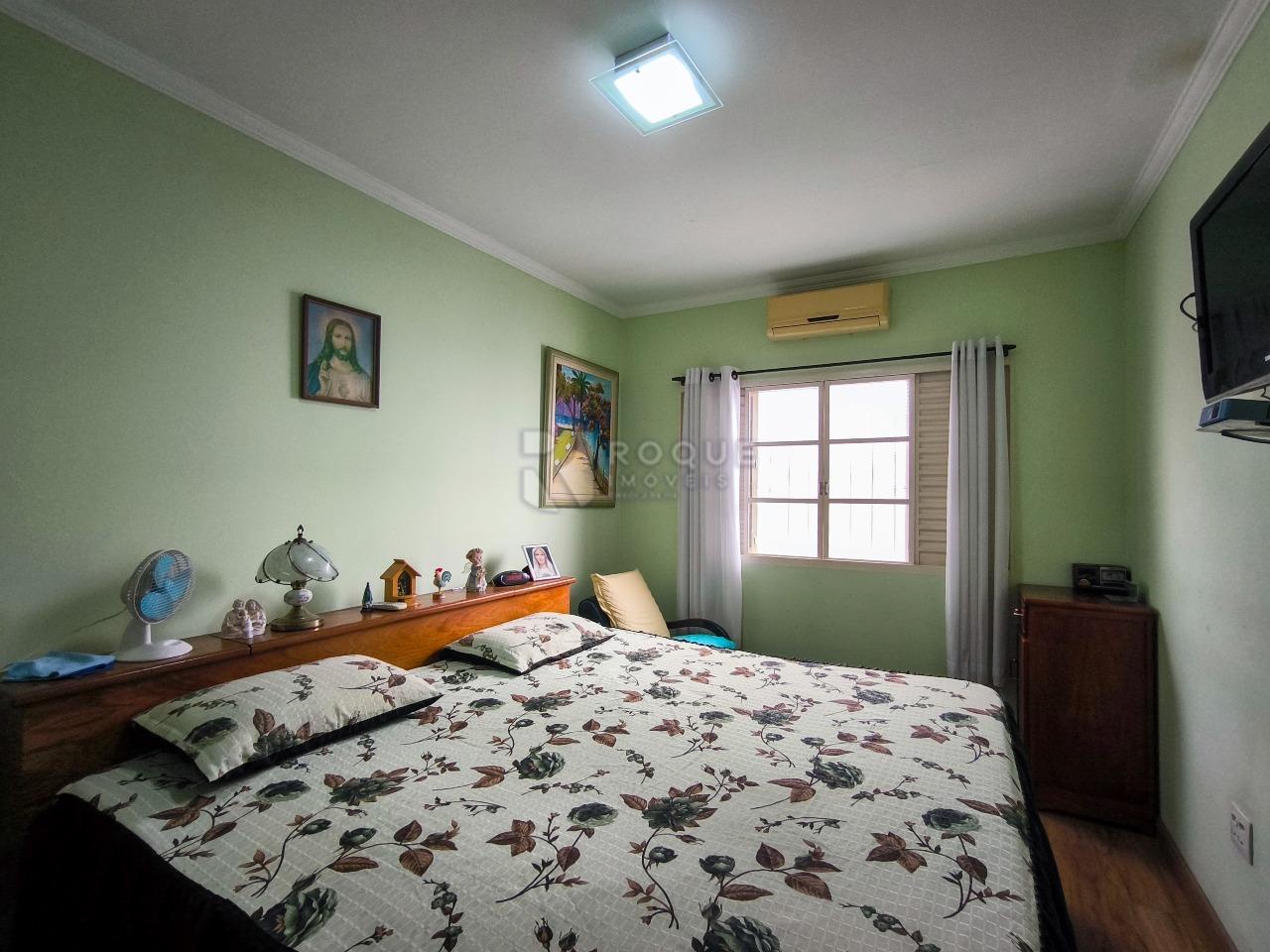 Casa Residencial à venda no bairro Jardim Montezuma: SUÍTE