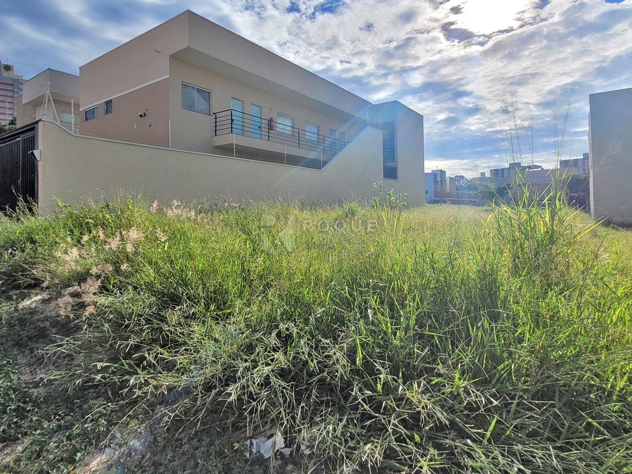 Terreno à venda no bairro Jardim Cidade Universitária I: 