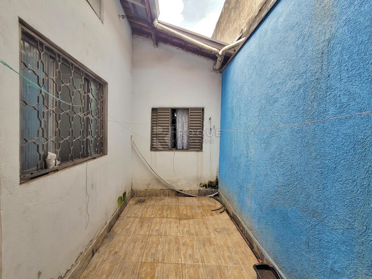 Casa Residencial à venda no bairro Parque Residencial Santa Eulália: CORREDOR LATERAL