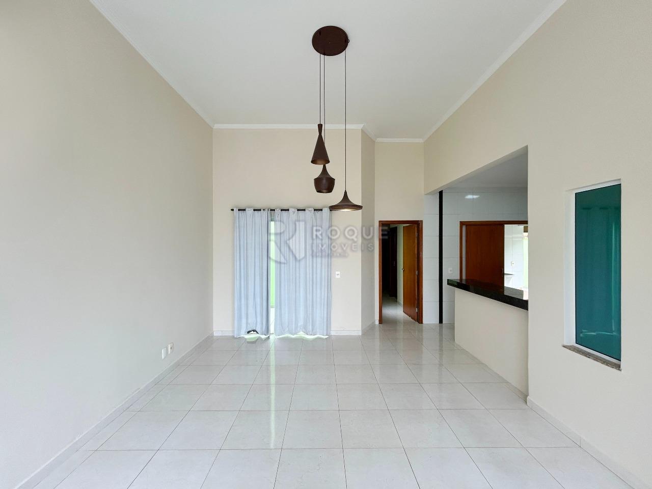 Casa em condomínio para aluguel no bairro JARDIM PORTO REAL I: Sala