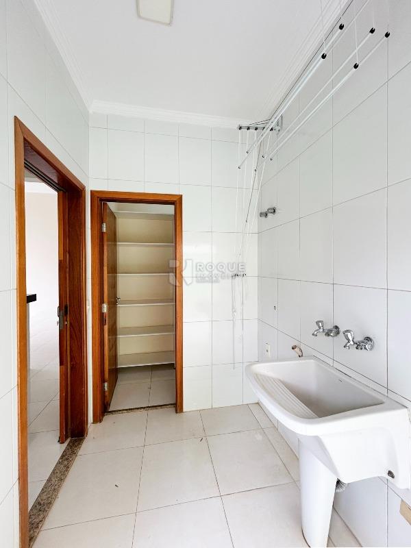 Casa em condomínio para aluguel no bairro JARDIM PORTO REAL I: Área de serviço 