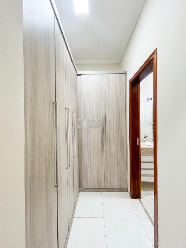 Casa em condomínio para aluguel no bairro JARDIM PORTO REAL I: Closet suíte 