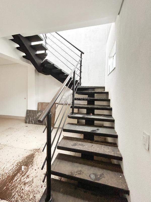 Barracão/Galpão para aluguel no bairro Jardim São Lourenço: Acesso sala subsolo 