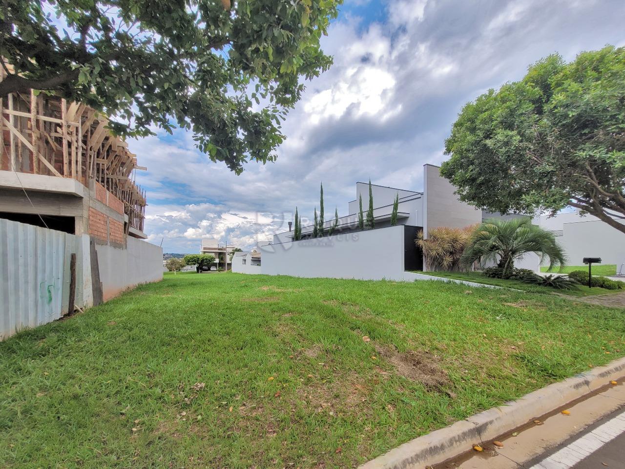 Terreno em condomínio à venda no bairro Village Limeira: TERRENO