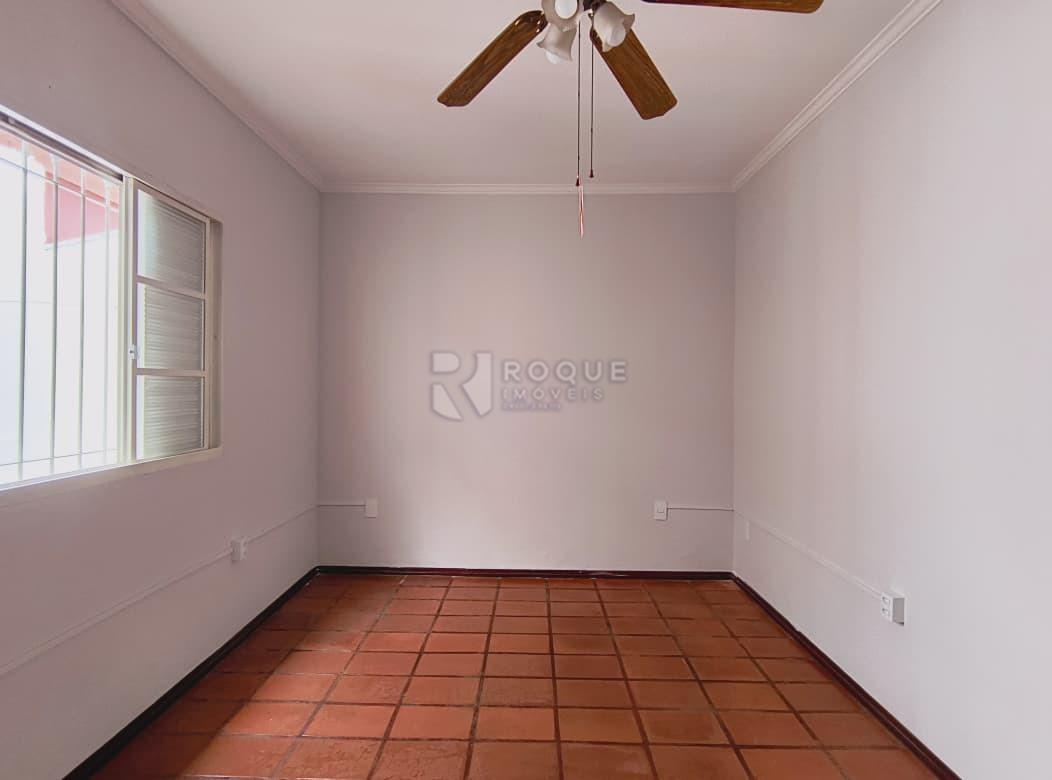 Casa Residencial à venda no bairro Centro: Dormitório 02