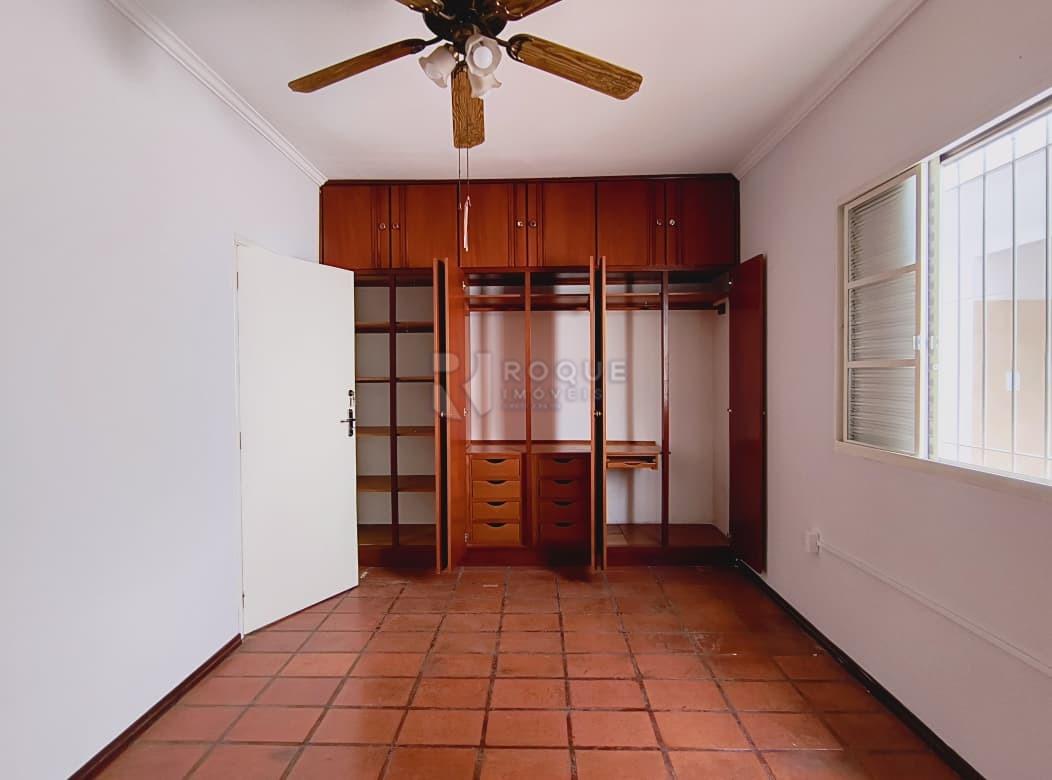 Casa Residencial à venda no bairro Centro: Dormitório 02