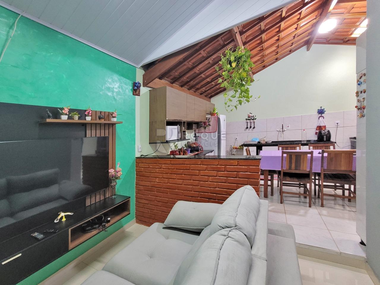 Casa em condomínio à venda no bairro Lagoa Nova: SALA DE TV