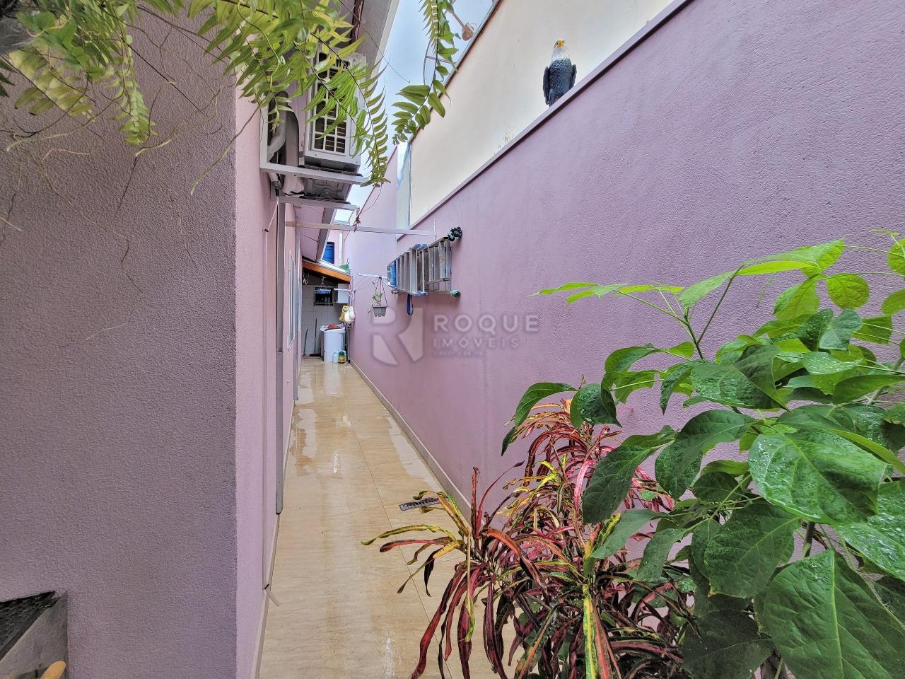 Casa em condomínio à venda no bairro Lagoa Nova: CORREDOR LATERAL