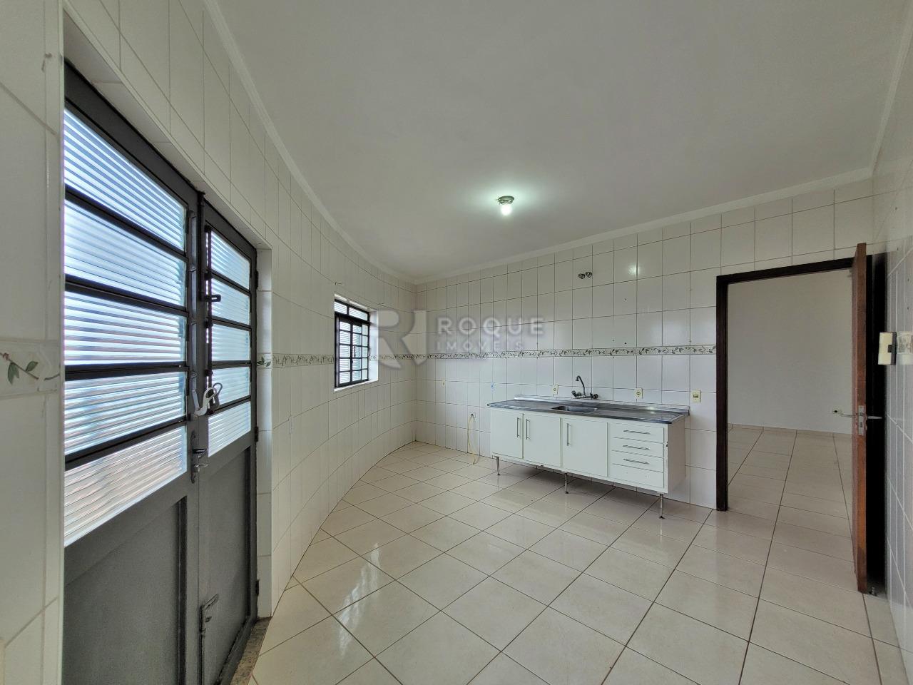 Casa Comercial à venda no bairro Jardim das Palmeiras: COZINHA