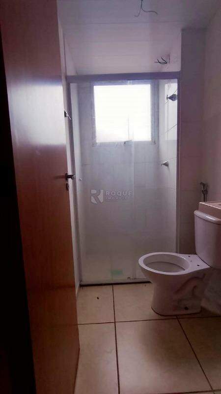 Apartamento à venda no bairro Conjunto Habitacional Narciso Gomes: BANHEIRO