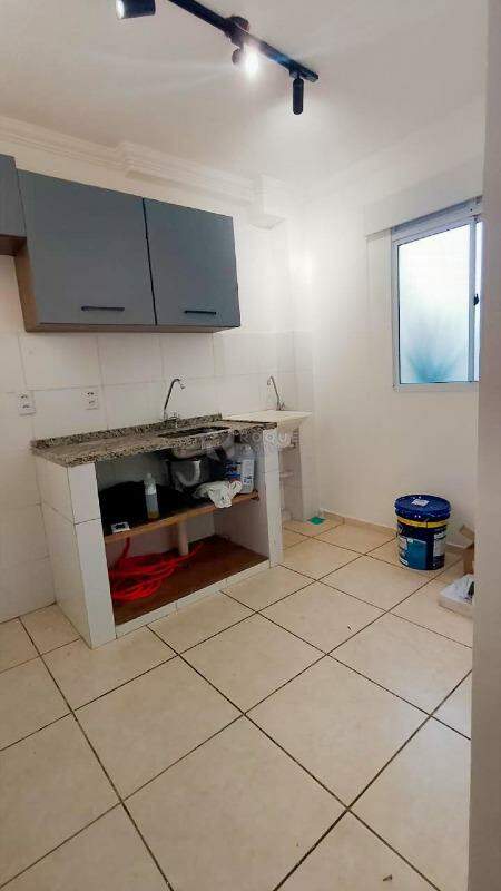 Apartamento à venda no bairro Conjunto Habitacional Narciso Gomes: COZINHA