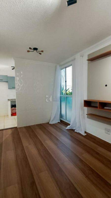 Apartamento à venda no bairro Conjunto Habitacional Narciso Gomes: SALA