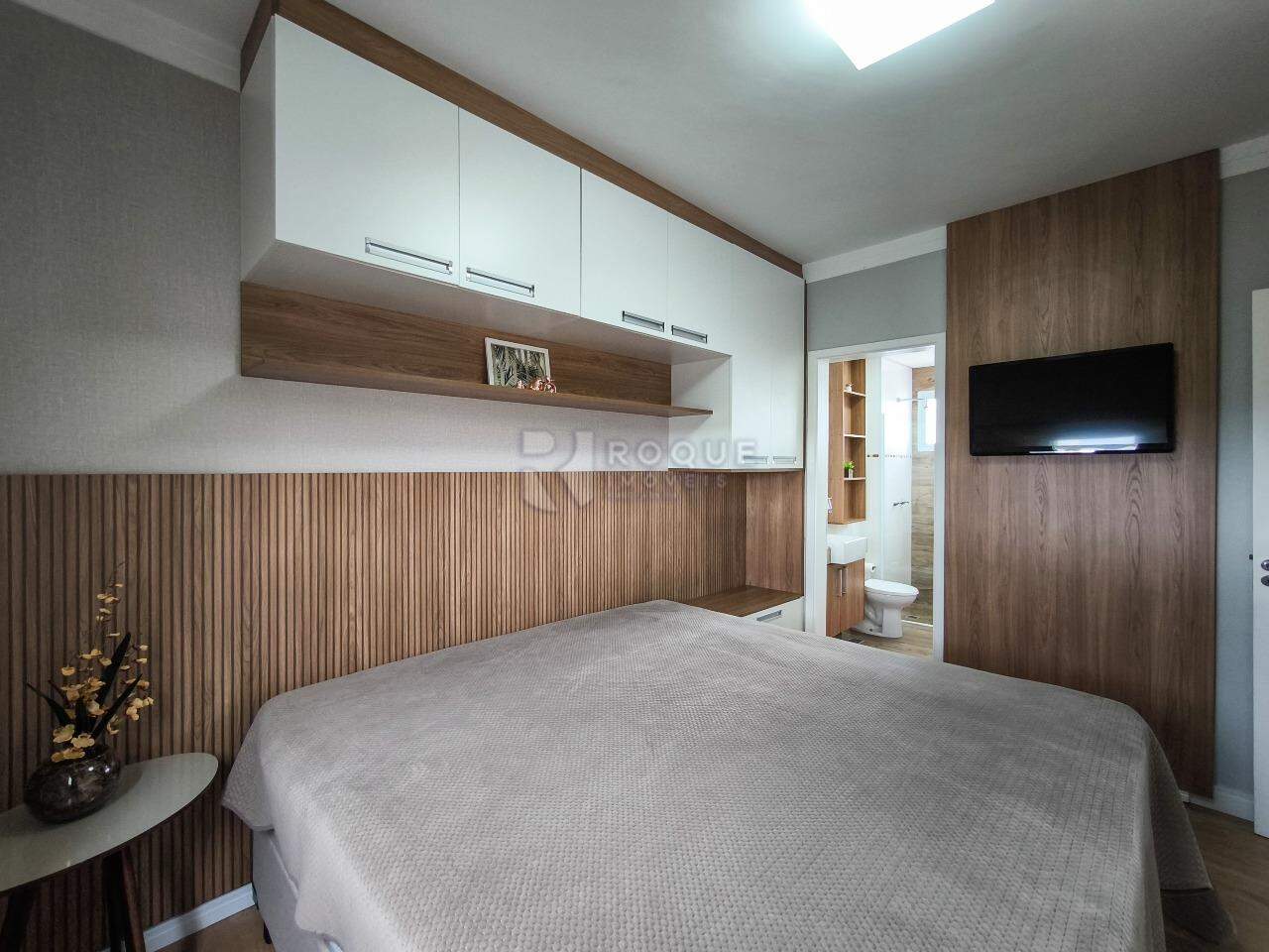 Apartamento à venda no bairro Jardim Residencial Francisco Cruãnes: SUÍTE