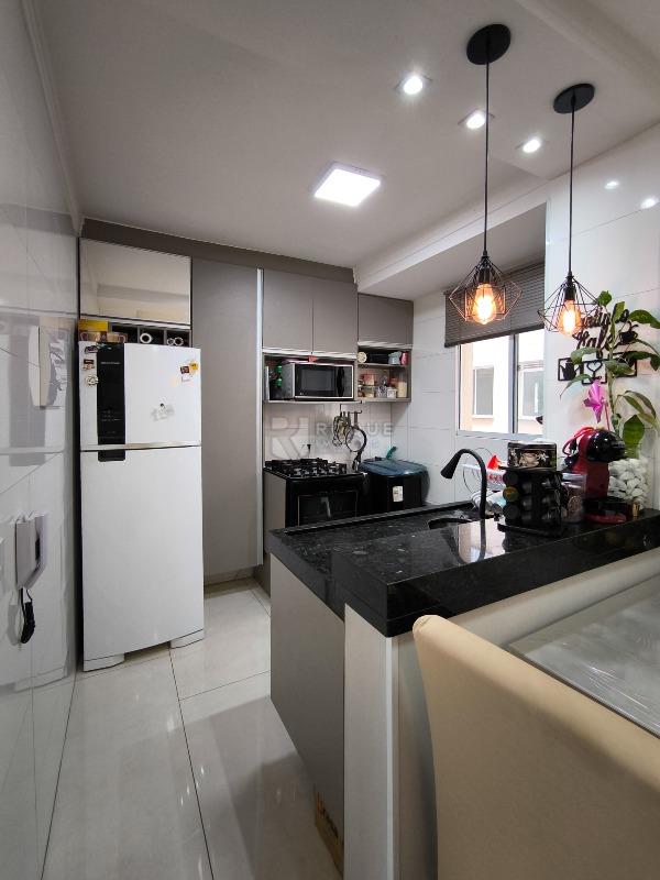 Apartamento à venda no bairro Jardim Colina Verde: COZINHA