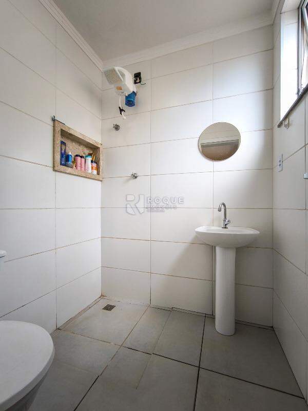 Casa em condomínio à venda no bairro Jardim Residencial Florida: BANHEIRO SOCIAL
