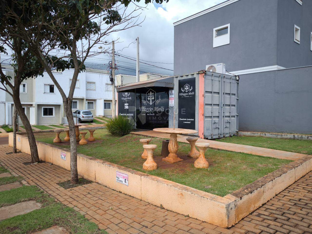 Casa em condomínio à venda no bairro Jardim Residencial Florida: MINI MERCADO