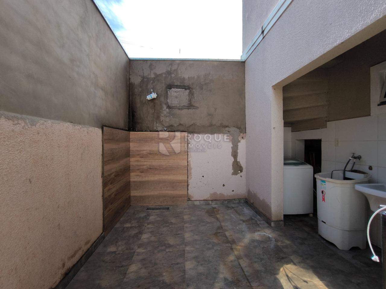 Casa em condomínio à venda no bairro Jardim Residencial Florida: ÁREA DE SERVIÇO