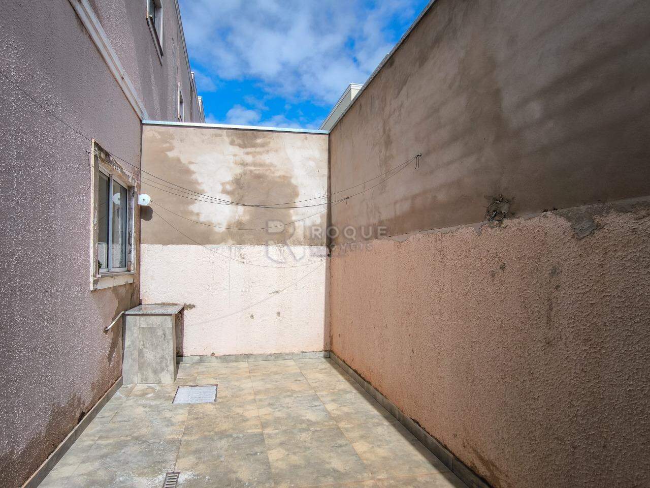 Casa em condomínio à venda no bairro Jardim Residencial Florida: ÁREA DE VARAL