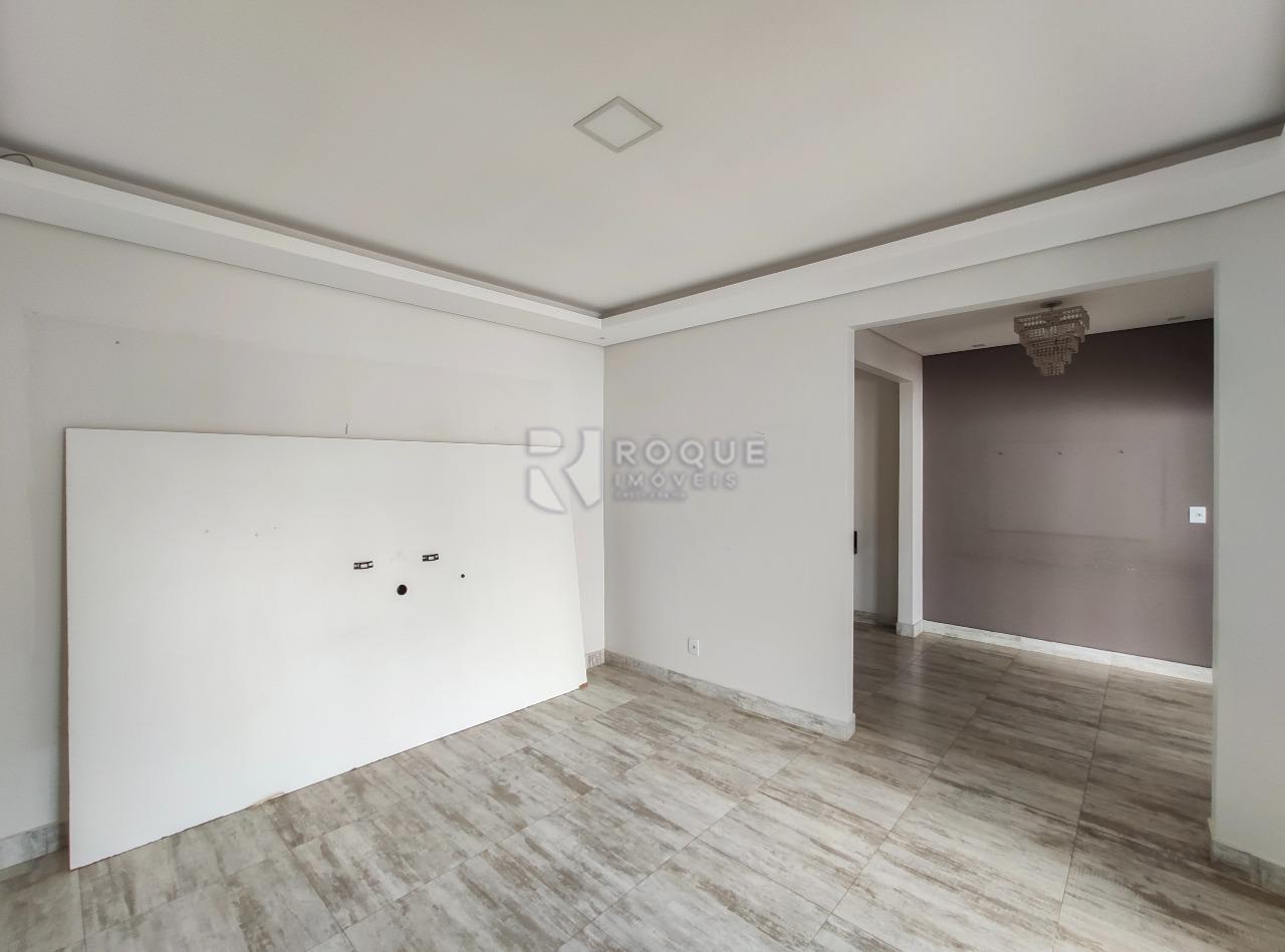 Casa em condomínio à venda no bairro Parque Residencial Roland: Sala 