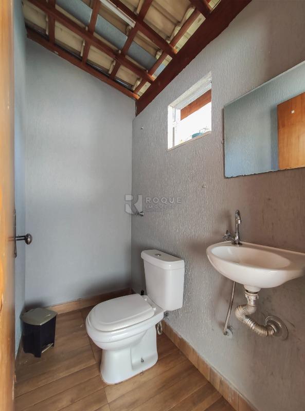 Casa em condomínio à venda no bairro Parque Residencial Roland: WC externo 