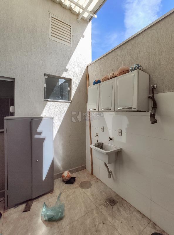 Casa em condomínio à venda no bairro Parque Residencial Roland: Área de serviço 