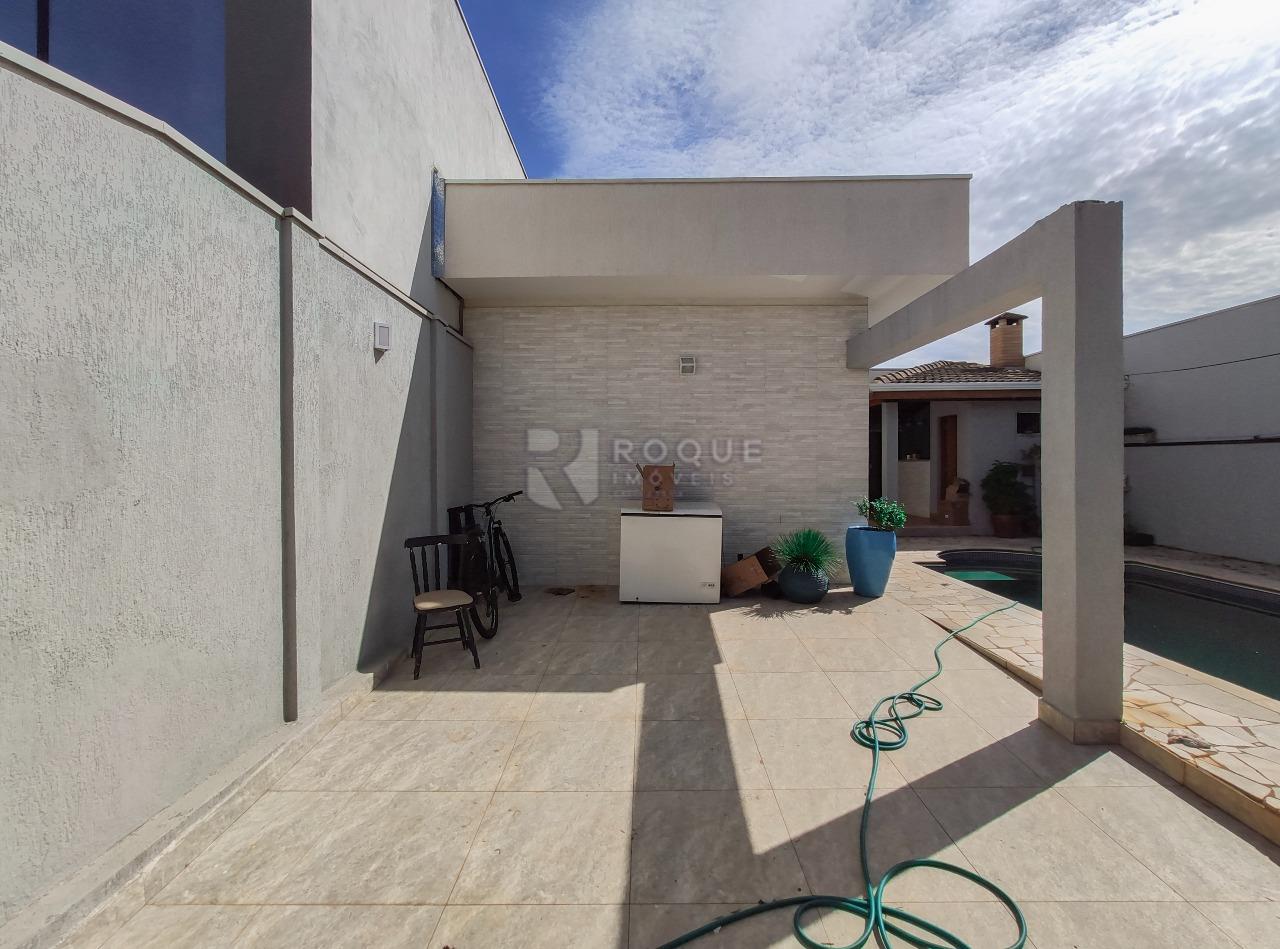 Casa em condomínio à venda no bairro Parque Residencial Roland: Garagem 