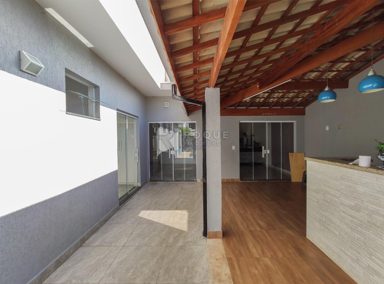 Casa em condomínio à venda no bairro Parque Residencial Roland: Área externa