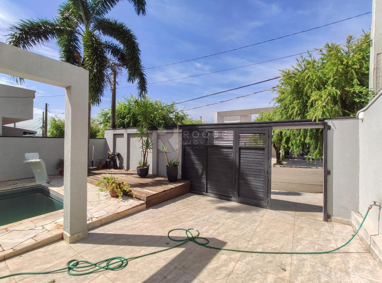 Casa em condomínio à venda no bairro Parque Residencial Roland: Área externa