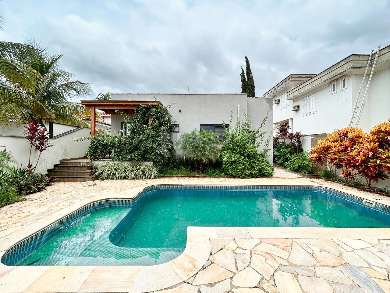 Casa em condomínio para aluguel no bairro Jardim Colinas de São João: Piscina / fundo 