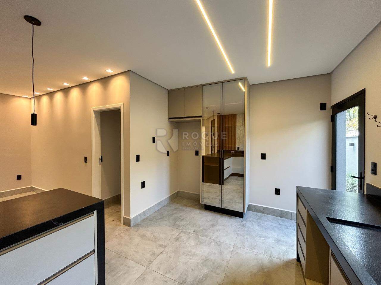 Casa em condomínio para aluguel no bairro Jardim Colinas de São João: Cozinha