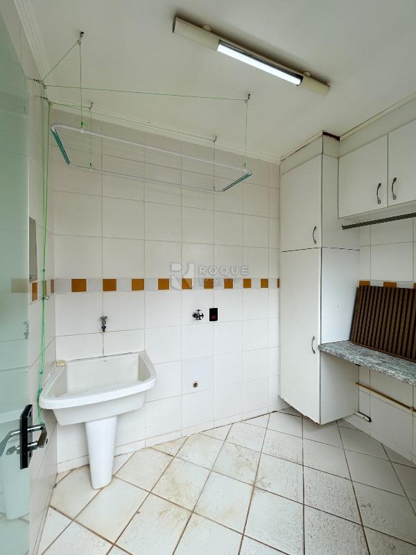 Casa em condomínio para aluguel no bairro Jardim Colinas de São João: Área de serviço 