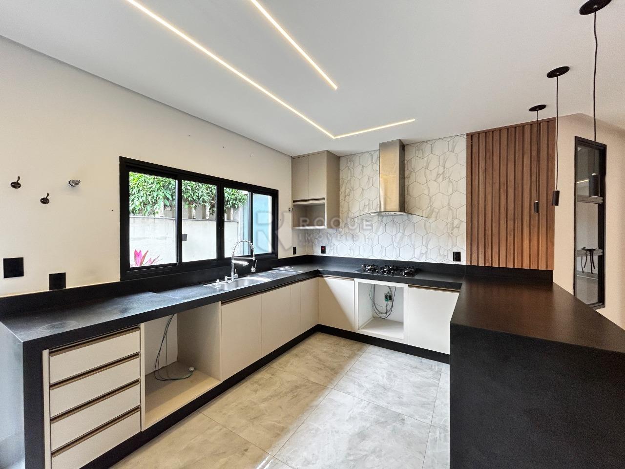 Casa em condomínio para aluguel no bairro Jardim Colinas de São João: Cozinha 